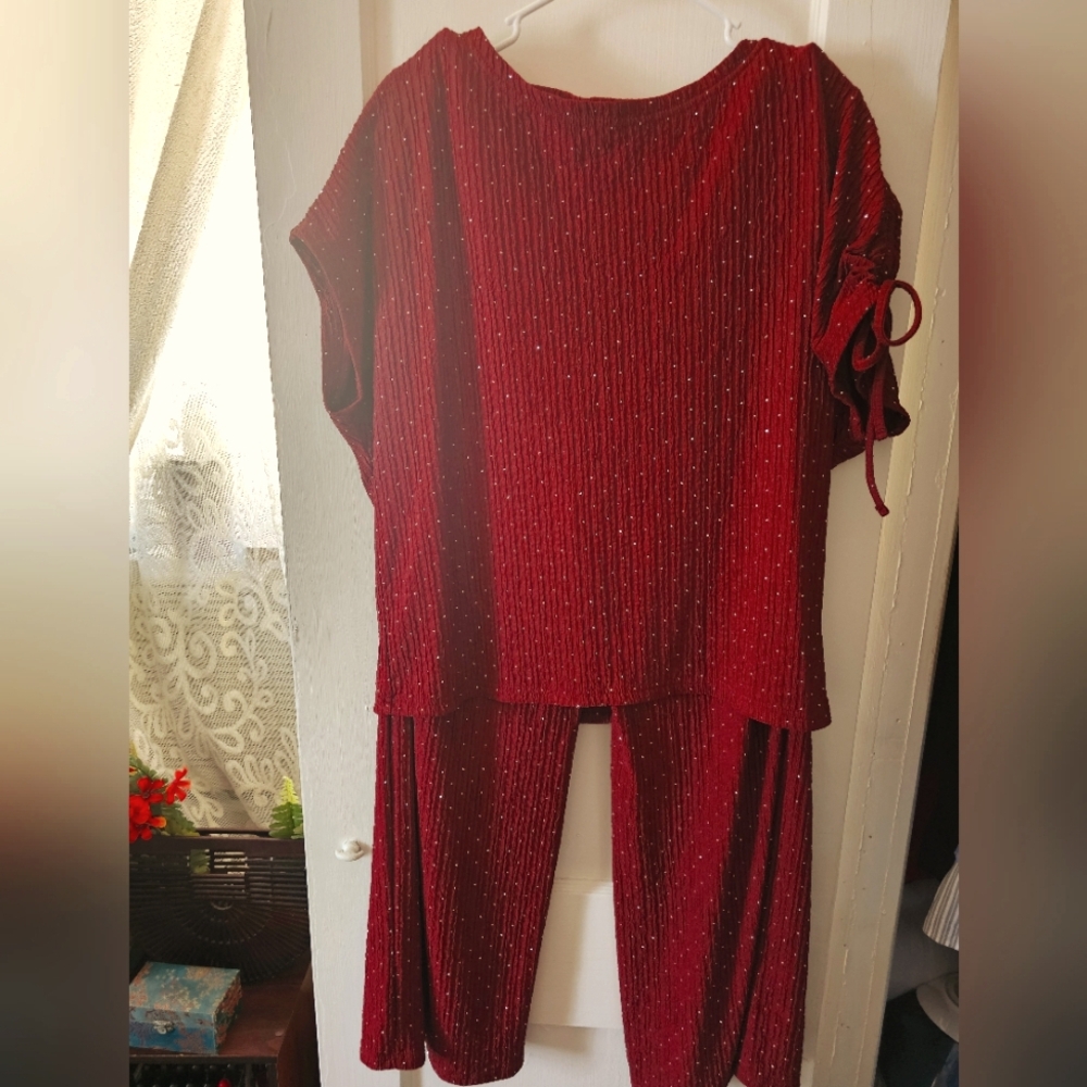 Women’s Rhinestone Burgundy Cold Shoulder Ribbed Pantsuit Set